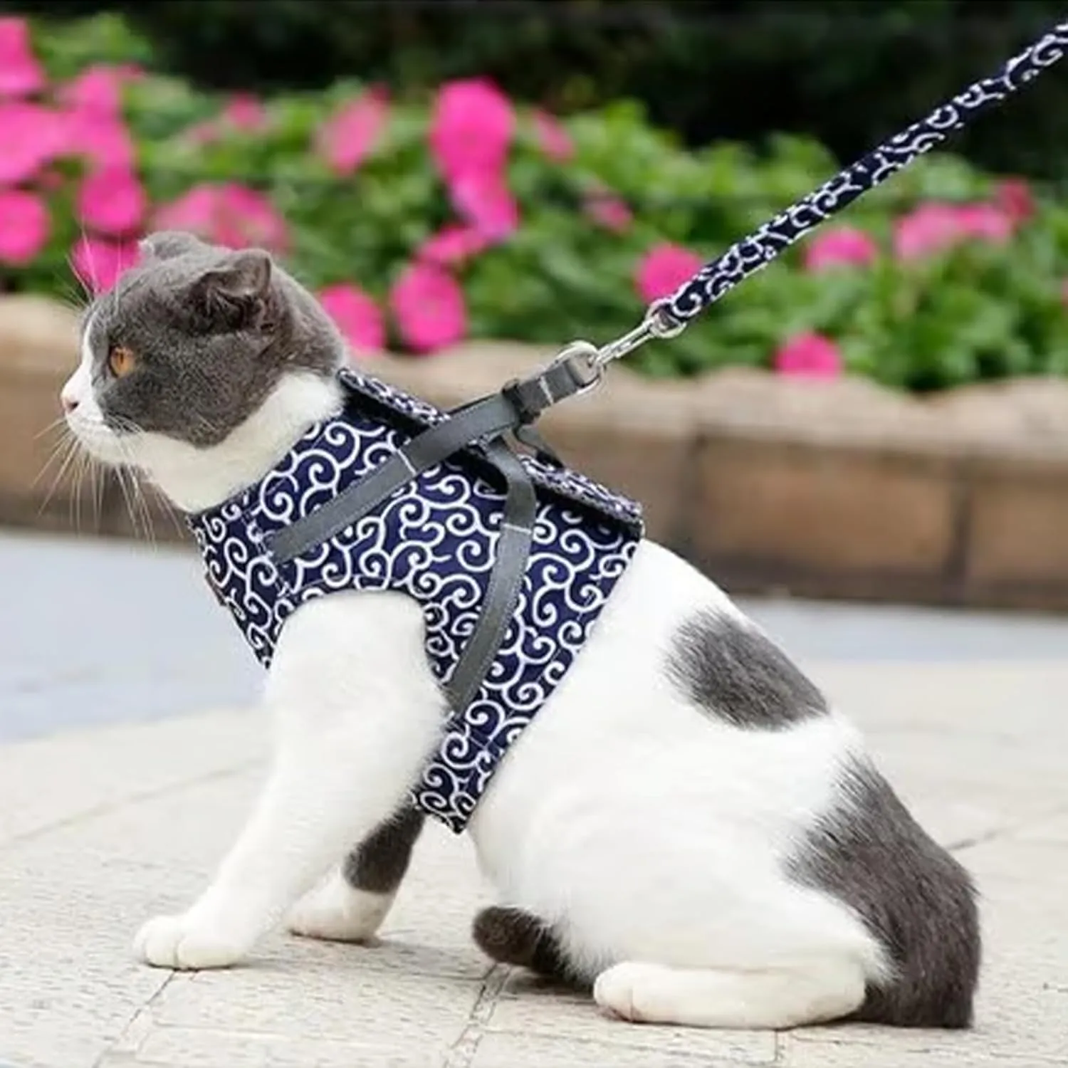 Niowatchted Cat Vest Harness and Leash, Nio Watchted Cat Dogs Vest Harness and Leash Anti-Break Away Chest Strap Cat Clothes, Adjustable Pet Harness Jackets Soft Comfortable (Green, M)